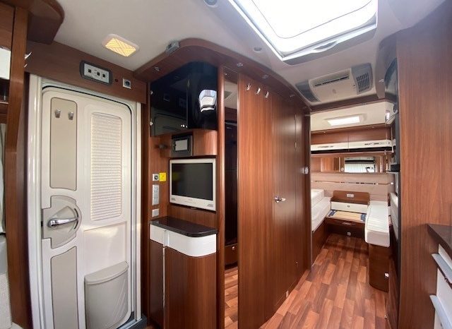 Hymer Nova 540 S, Luxuswohnwagen voll